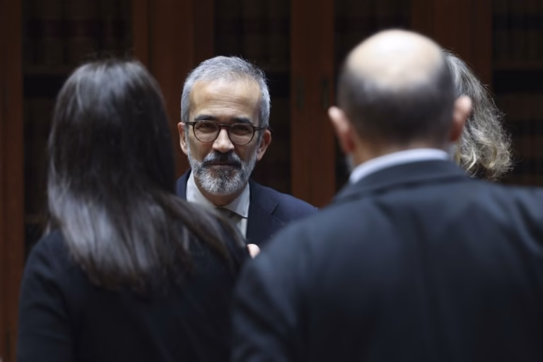 Portugal quer solução democrática e admite González como Presidente da Venezuela