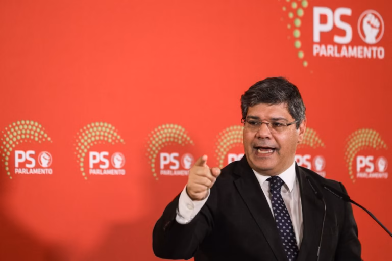 PS acusa Governo de atentado à independência da Lusa e de querer mandar no parlamento