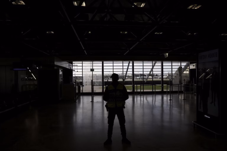 PSP faz 14 detenções em quatro dias no Aeroporto de Lisboa por diversos crimes