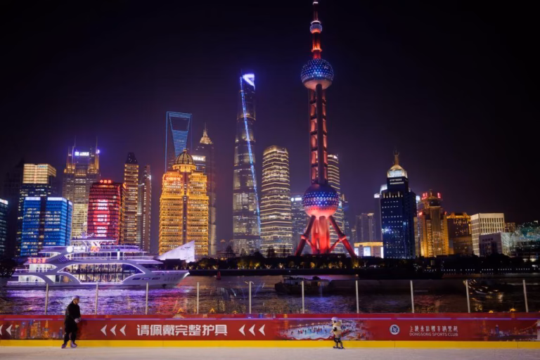 Investimento direto da China no estrangeiro atinge máximo desde 2018 - relatório