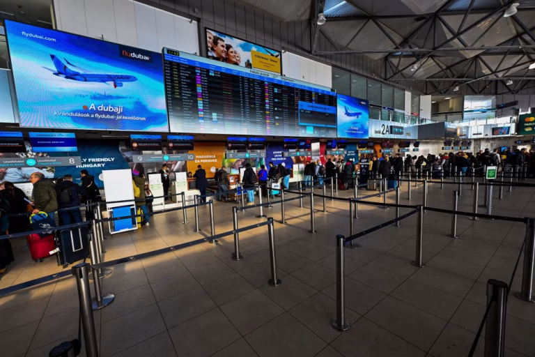 PE aprova direitos dos passageiros aéreos que Estados-membros ainda têm de validar