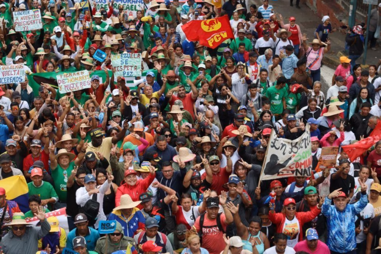 Libertação de Nicolas Maduro exigida em Caracas por mihares de manifestantes