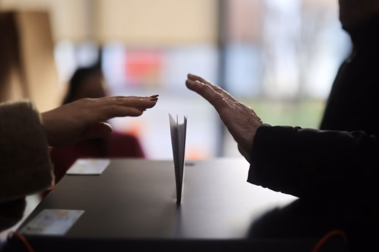 Cerca de 309 mil inscritos no voto antecipado, mais 90 mil do que na 1.ª volta das presidenciais