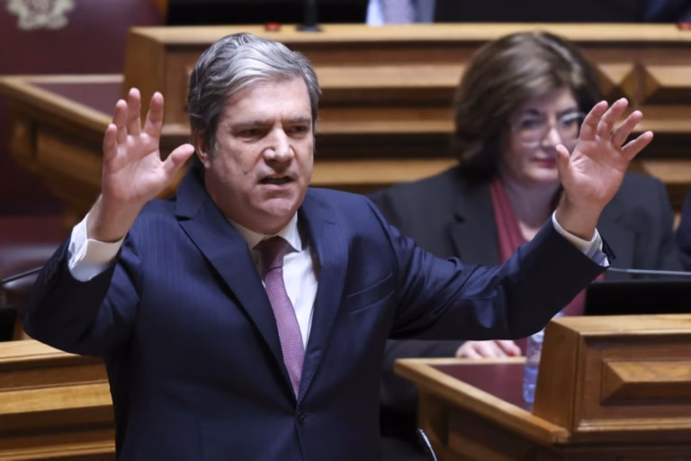 Líder parlamentar do CDS-PP rejeita que Ventura seja 