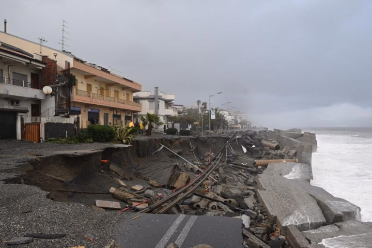 Tempestade Harry causa um morto na Grécia e vários deslocados em Itália