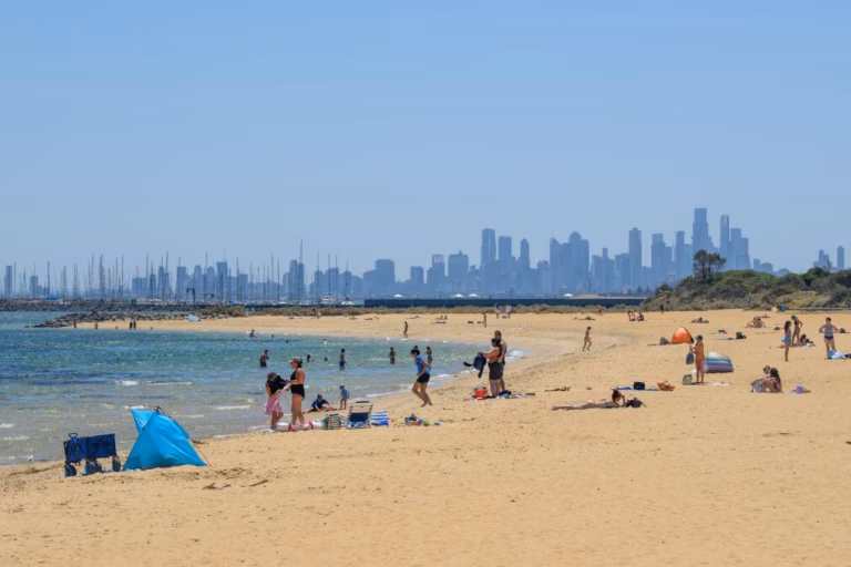 Centenas de casas evacuadas na Austrália devido a fogos e onda de calor
