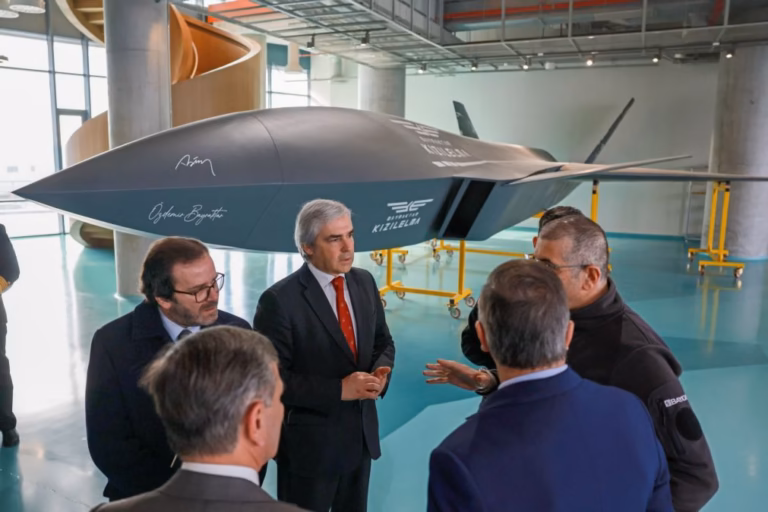 Ministro da Defesa visitou empresa turca de drones em busca de 