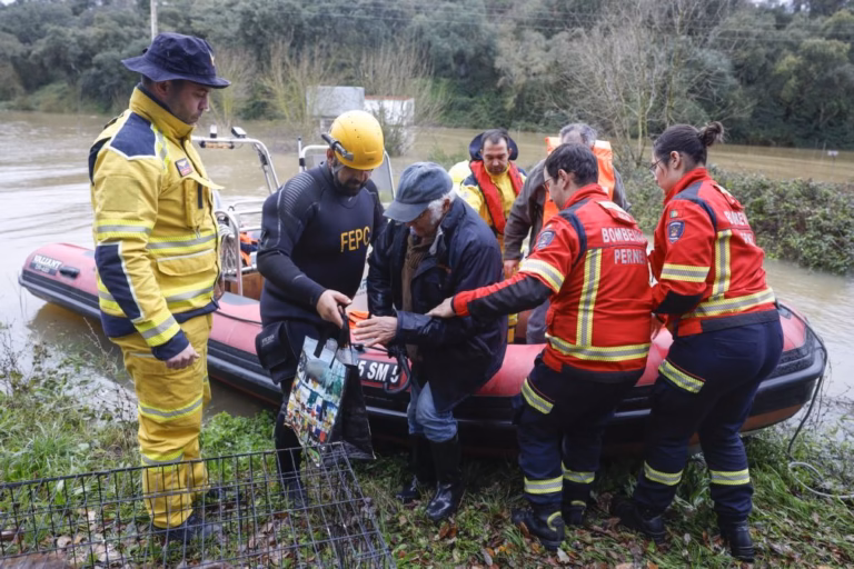 Cerca de 1.100 pessoas deslocadas das habitações sobretudo na Lezíria do Tejo e no Algarve