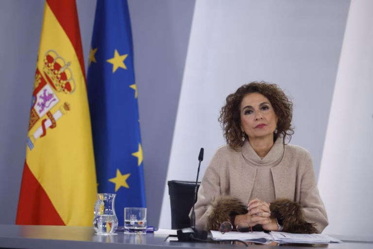 Ministra das Finanças de Espanha e vice de Sánchez deixa Governo