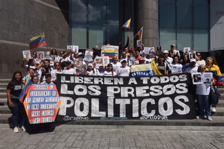 Presidente interina da Venezuela Delcy Rodríguez assina lei de amnistia