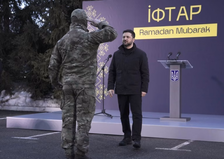 Negociações de paz adiadas devido à crise no Irão - Zelensky