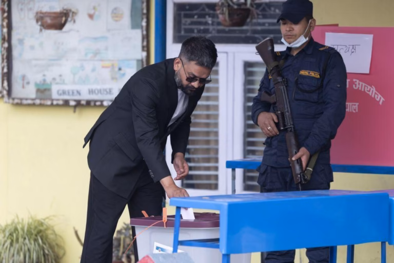 Partido de ex-'rapper' lidera resultados preliminares na primeira eleição do Nepal pós-revolta
