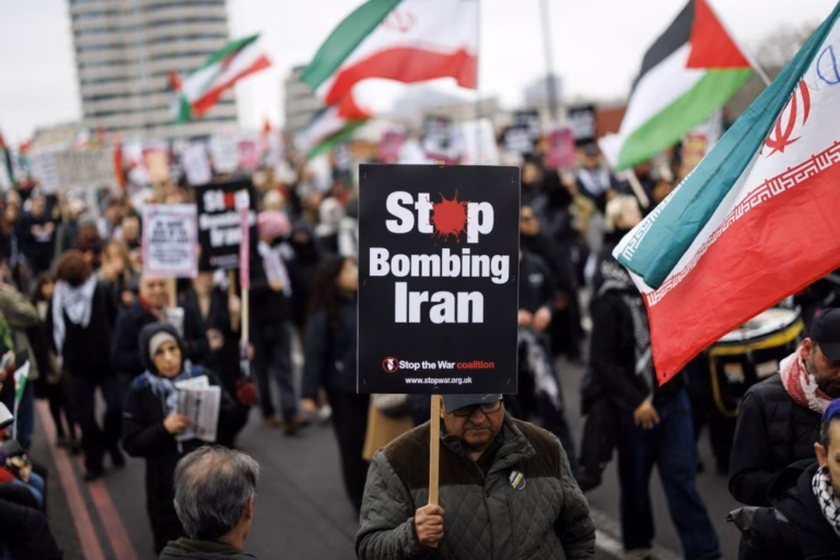 Milhares de manifestantes em Londres contra guerra dos EUA e de Israel contra Irão