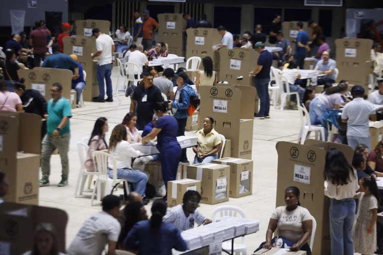 Partido do Presidente Petro torna-se força dominante no parlamento da Colômbia