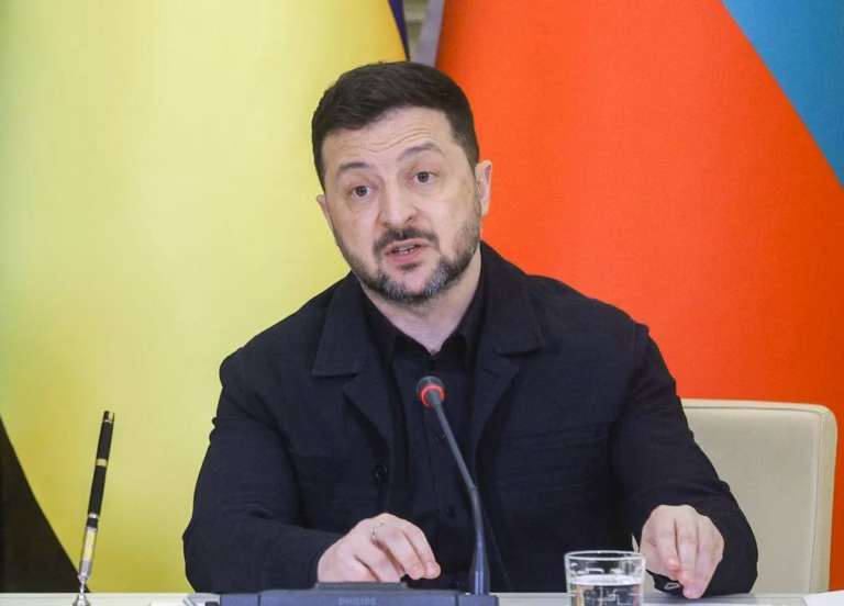 Zelensky diz ter convidado emissários dos EUA para retomar negociações com Moscovo