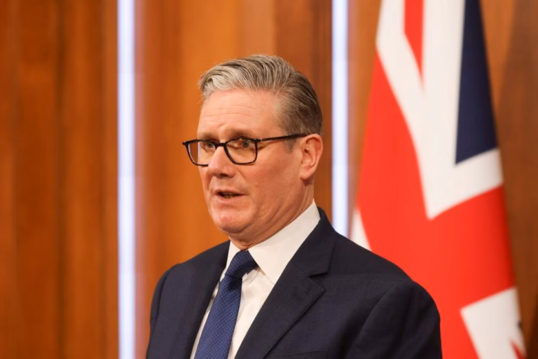 Starmer insta EUA e Irão a 