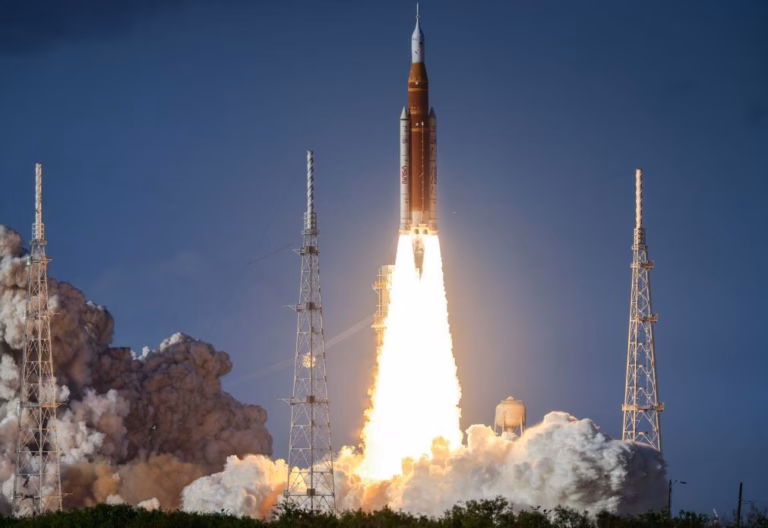 NASA corrige falha de comunicação em primeiro voo tripulado em torno da Lua em mais de 50 anos