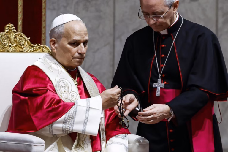Papa Leão XIV contra quem promove a guerra em oração pela paz no Vaticano
