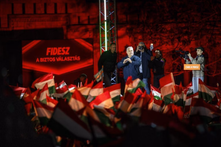 Orbán e Magyar fecham campanha com apelo aos jovens
