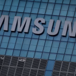 Logotipo Samsung anuncia que lucro operacional cresceu 19 vezes no segundo trimestre