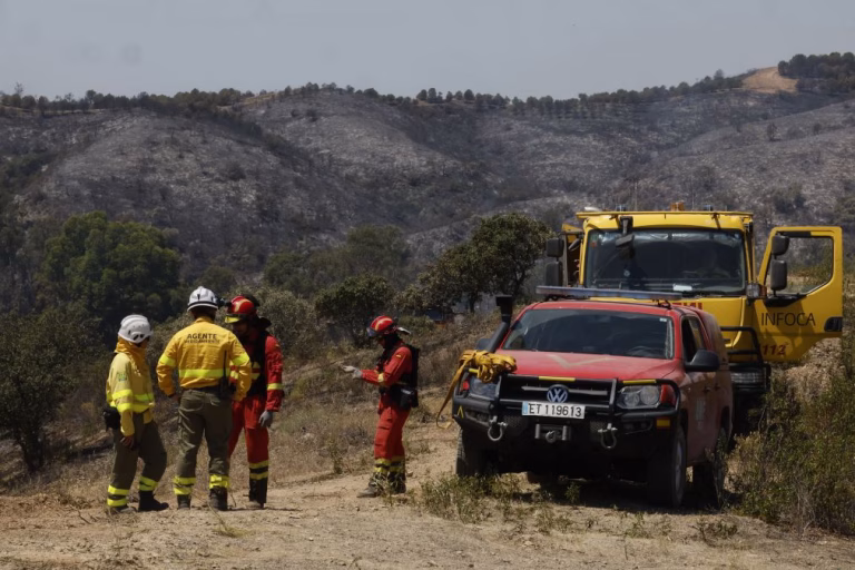 Mais de 100 bombeiros e 45 veículos de Espanha apoiam combate aos incêndios