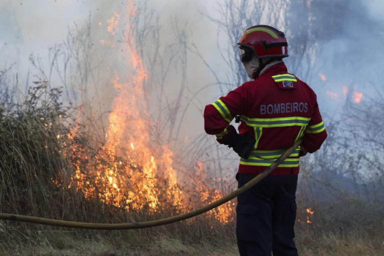 Portugal ativa Mecanismo Europeu de Proteção Civil devido aos incêndios