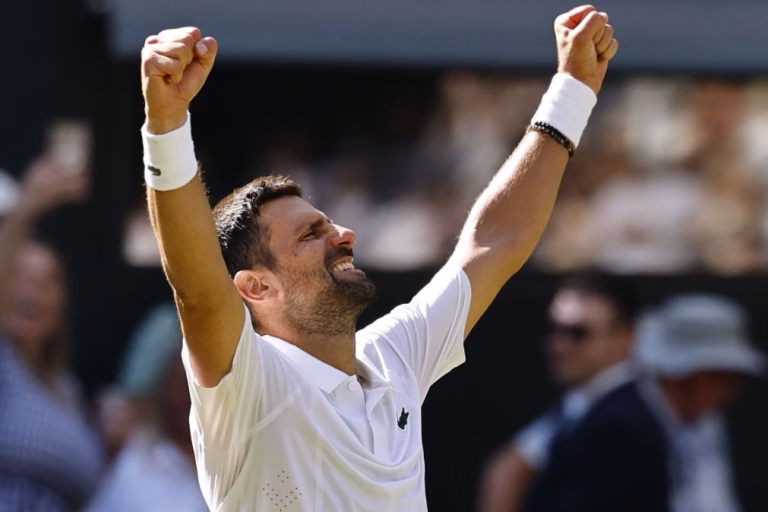 Novak Djokovic vence francês Arthur Rinderknech e garante 'oitavos' em Wimbledon