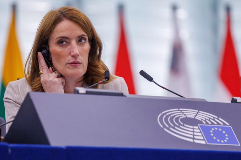 Presidente do Parlamento Europeu insta eurodeputados a comportarem-se de forma civilizada