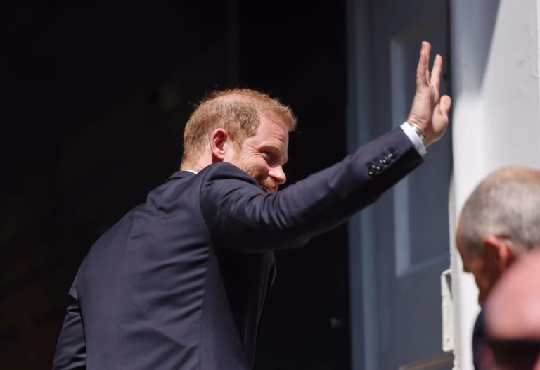Príncipe Harry e Elton John perdem processo contra jornal Daily Mail