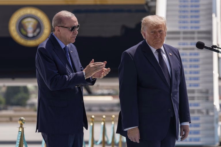 Presidente americano insiste que Gronelândia devia ser controlada pelos EUA e não pela Dinamarca