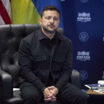 Logotipo Kremlin crê que ataques de Kiev só prolongam guerra, Zelensky diz que são respostas