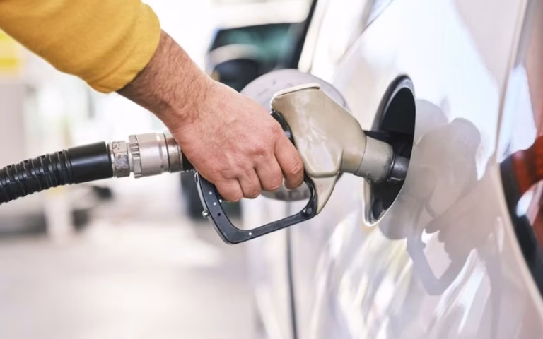 Combustíveis Gasóleo dispara já na segunda-feira. Gasolina também aumenta