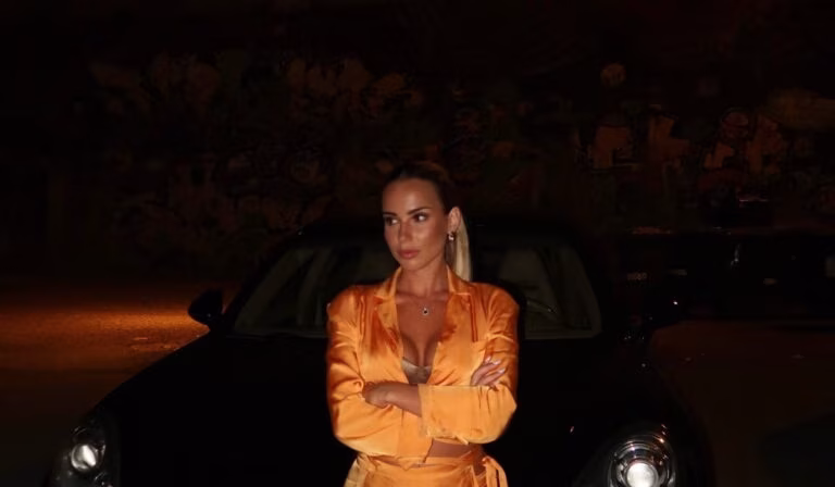 Daniela Santo dá que falar após surgir ao volante… de luxuoso carro! Viatura custa mais de 100 mil euros