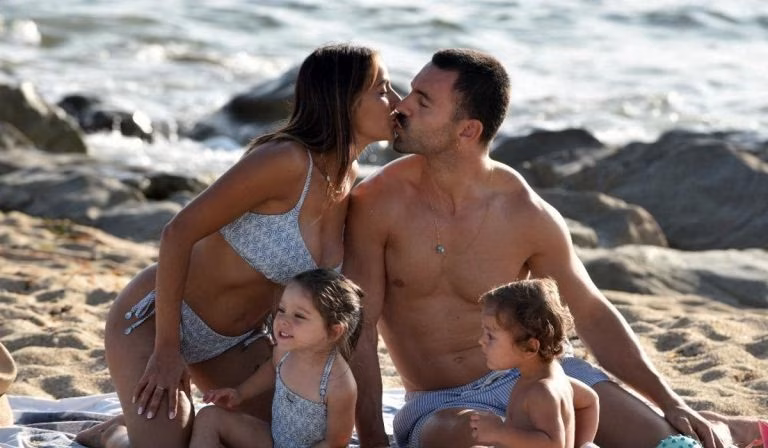 Elisabete Moutinho e a família: Um dia na praia