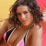 Logotipo Morangos com Açúcar: Lembra-se de Bia da 6ª temporada? Débora Ghira tem 38 anos e continua uma brasa!
