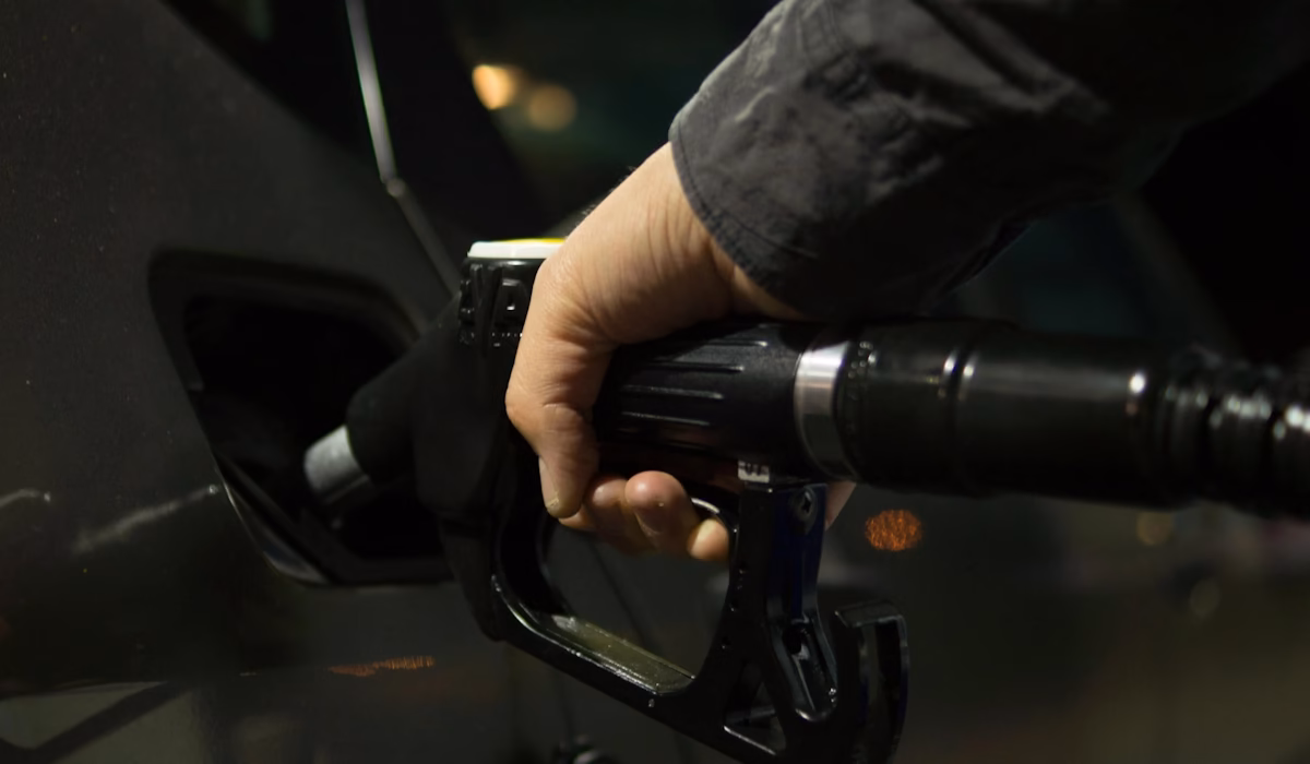 Alívio no Estreito de Ormuz: Preços de petróleo e gás recuam 20% após cessar-fogo