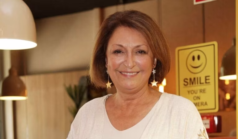 Maya apanhada em escuta a solicitar serviço de acompanhante de luxo! Saiba tudo